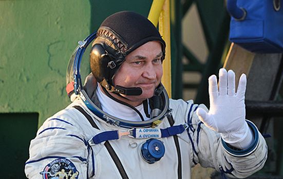 Космонавту Овчинину вручили пасхальное яйцо после посадки