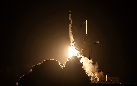 SpaceX запустила корабль Cargo Dragon с грузом для МКС