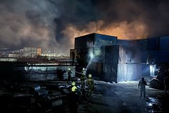 Мощный пожар произошел в промзоне под Новороссийском