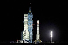 Экипаж корабля Shenzhou-19 вернулся на Землю