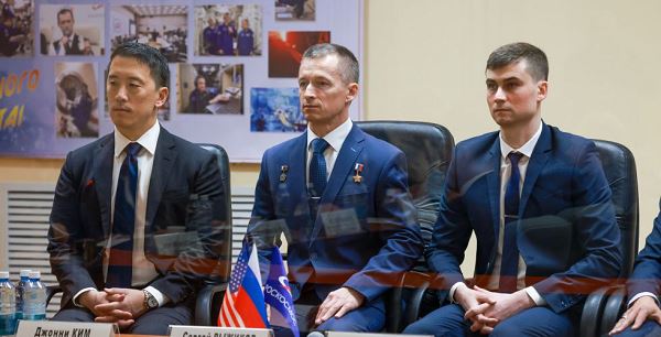 Госкомиссия утвердила экипажи корабля «Союз МС-27» и 73-й длительной экспедиции на МКС