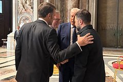 Зеленский встретился с Макроном в Риме