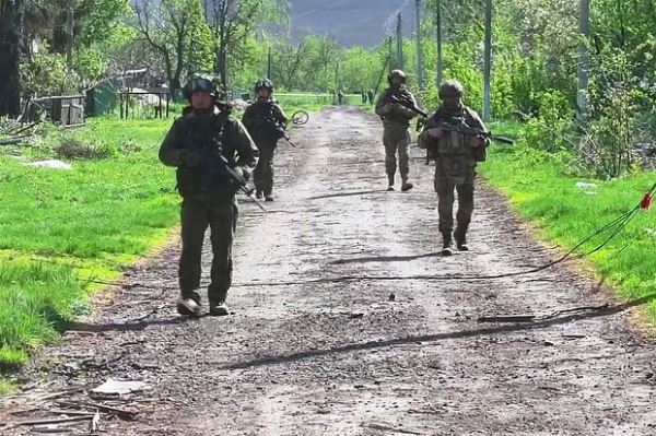 Украина эвакуирует мирных жителей у курской границы и готовится к тяжелым боям. Что станет целью нового наступления ВСУ?